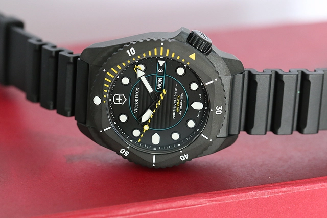 Victorinox Dive Pro in PVD-beschichtetem Titan