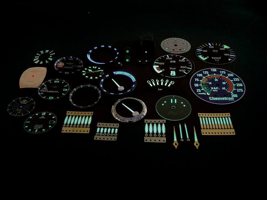 mit-superluminova-beschichtete-zifferblätter-von-uhren-und-anderen-instrumenten.jpg