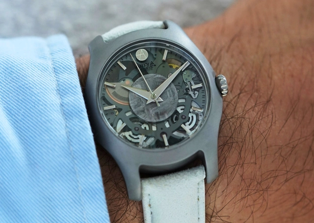 Artya Luminity Wavy Micro-Rotor Titan mit Meteoritenzifferblatt