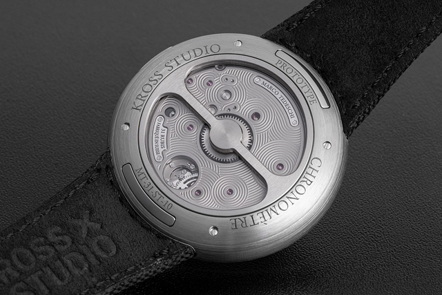 Watchtime-KrossStudio-MT1ChronomètreTourbillon7Jours-Rückseite.jpg Verzierte Rückseite des MT1 Chronomètre Tourbillon 7 Jours, inspiriert von japanischen Gärten