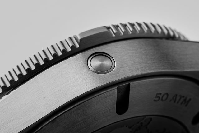  Supermarine 500M Polar White helium valve, detail