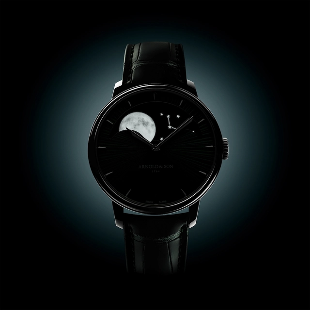 Arnold & Son Perpetual Moon 41.5 Fern Green leuchtet in der Dunkelheit