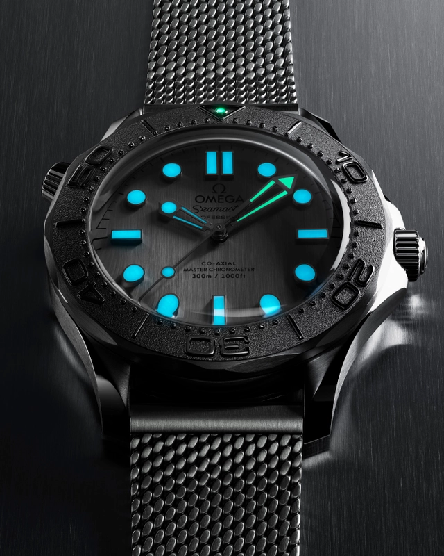 Omega_Seamaster_Diver_300M, Superluminova