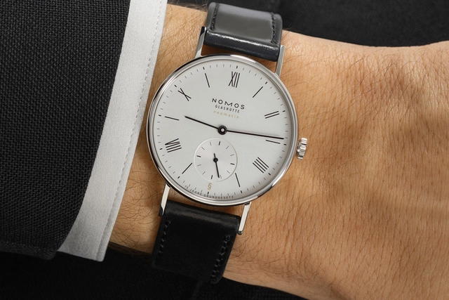 Nomos Glashütte: Limited Edition Ludwig – 75 Jahre Grundgesetz mit dem Automatikkaliber DUW 3001 und einem Gehäusedurchmesser von 36,0 Millimetern