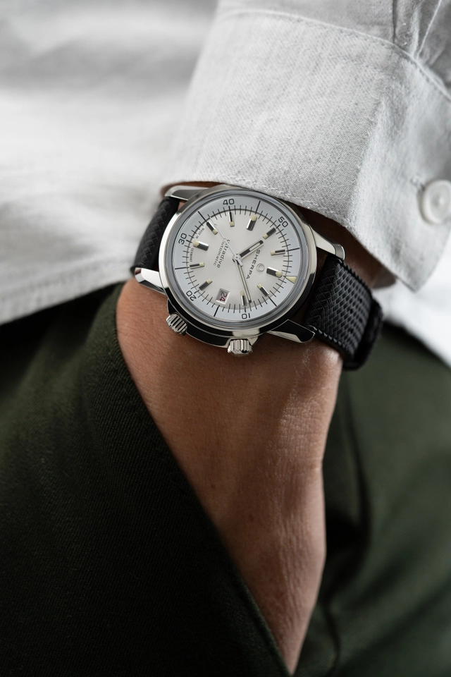 Sherpa_Ultradive_Moon, Wrist