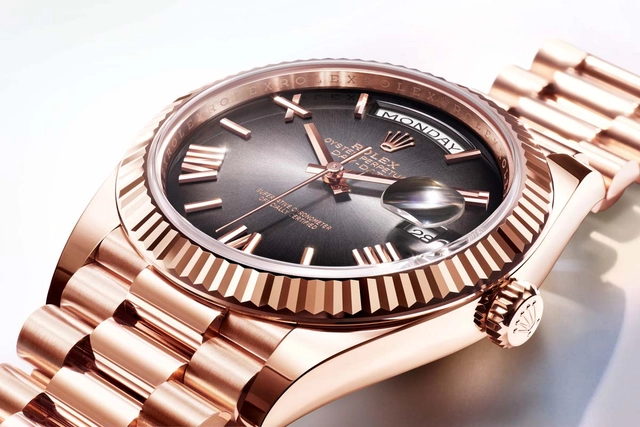 Neu 2024: Rolex Day-Date in Rotgold mit Verlaufszifferblatt