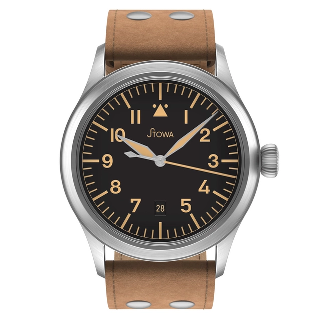 Stowa Flieger Vintage Sport mit Logo und Datum sowie braunem Lederband