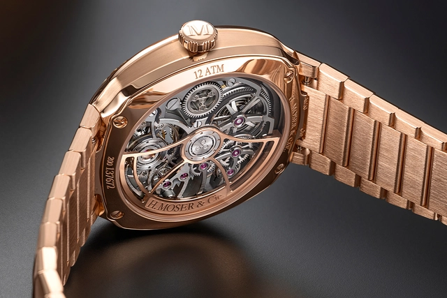 Sichtboden der Streamliner Tourbillon Skeleton Rainbow, der das Tourbillon-Kaliber offen legt
