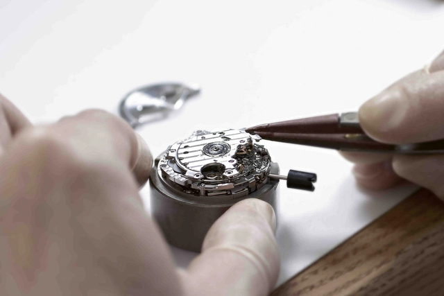 Grand Seiko: Montage eines Spring-Drive-Kalibers in Studio Shinshu