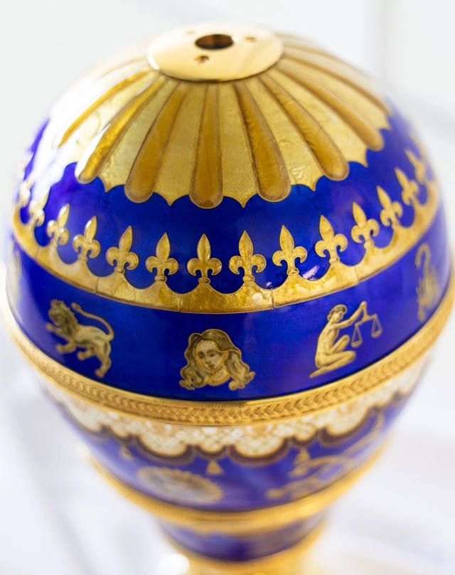 L-Epee-Imperial-Hot-Air-Ballon-Detail-Lilien.jpg L' Epée Imperial Hot Air Ballon Detail Lilien