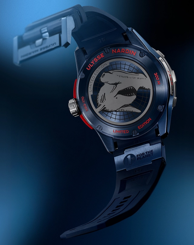 WatchTime-UlysseNardin-DiverHammerheadShark-Rückseite2.jpg Gravierter Titan-Gehäuseboden der Diver Hammerhead Shark