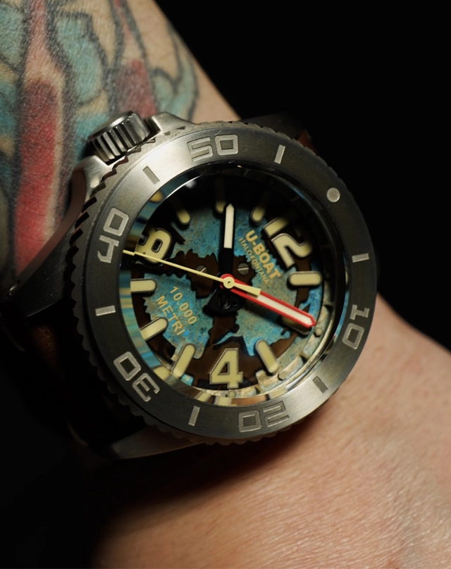 U-Boat – Profondo, Taucheruhr aus Titan mit oxidiertem Blatt
