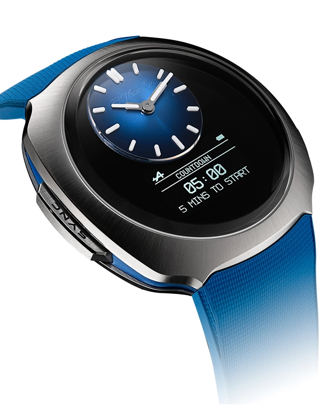 WatchTime-HMoserCie-AlpineMotorsports-StreamlinerMechanicsEdition-Detail.jpg H. Moser & Cie. X Alpine Motorsports: Streamliner Alpine Mechanics Edition, Smartwatch mit Kautschukband