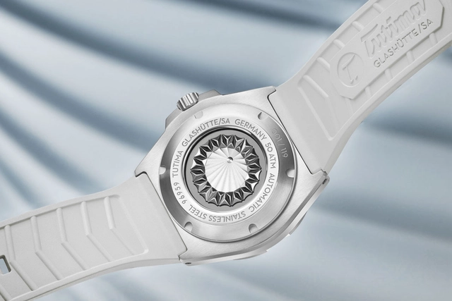 Tutima_M2-Seven-Seas-S-Tennis-Edition-Boden.jpg Tutima_M2-Seven-Seas-S-Tennis-Edition-Boden