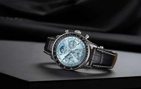 Breitling Navitimer B19 Perpetual Calendar Chronograph, liegend
