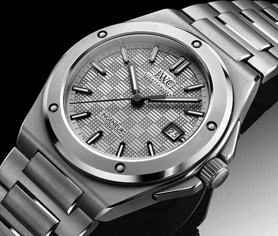 IWC Ingenieur Automatic 40, Ref. IW328902: stainless steel case, silver-plated dial