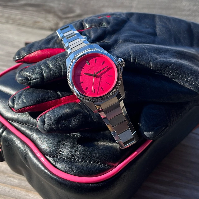 Live-Bilder der Oris ProPilot X Miss Piggy Edition