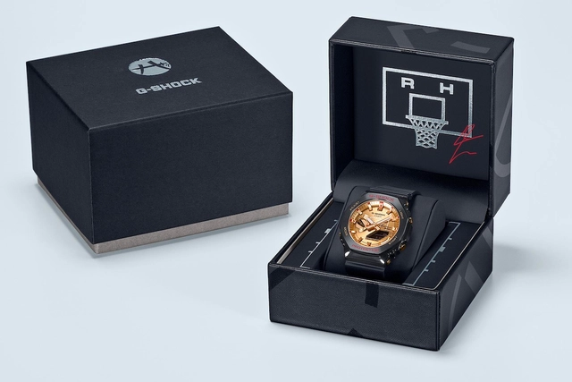 Die Verpackung der neuen G-Shock mit Basketball-Ästhetik