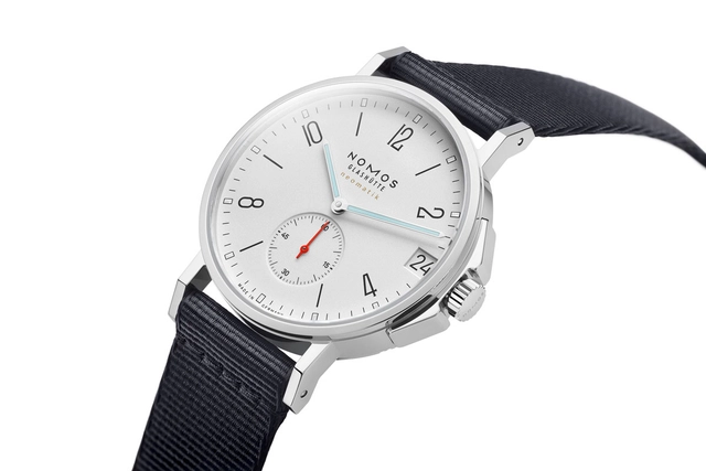 Nomos Ahoi neomatik 38 Datum Nomos Ahoi neomatik 38 Datum