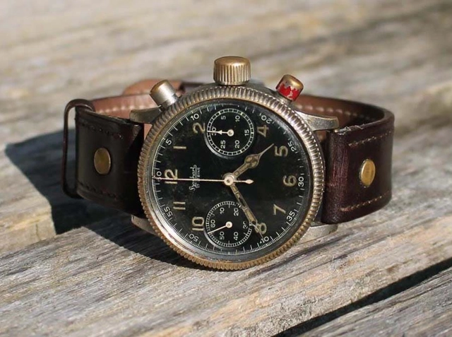 Doppeldrücker-Chronograph von Hanhart mit Drehlünette und rotem Drücker