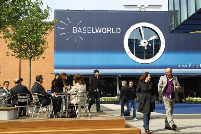 WatchTime-Baselworld-Uhrenfassade-Archiv