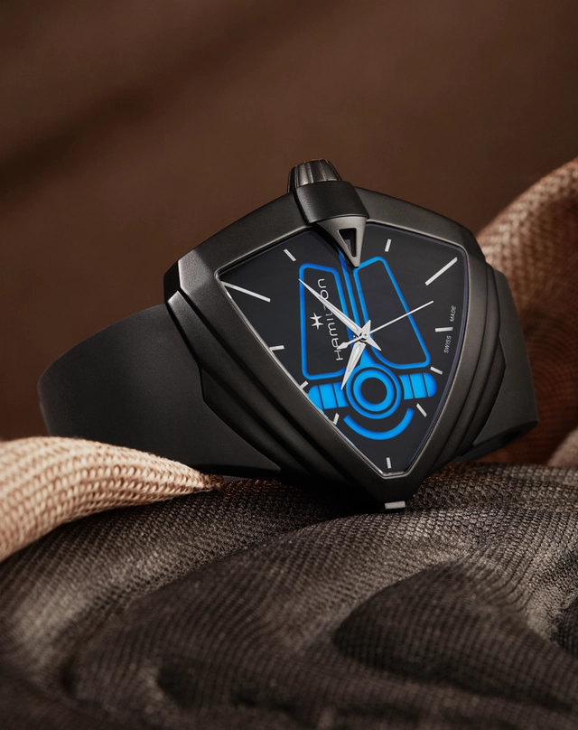 WatchTime_Hamilton_Ventura_XXL_Bright_Lifestyle