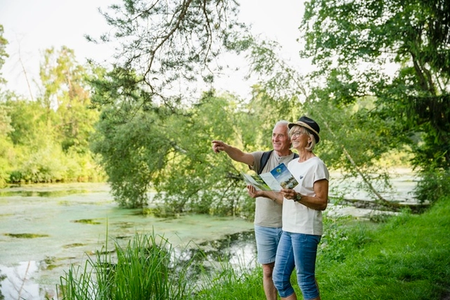 Eine Höhle mit einem Unterwassersee