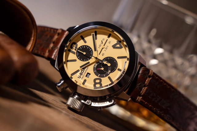 U-Boat: Classico Chrono Wolfram mit beigem Zifferblatt