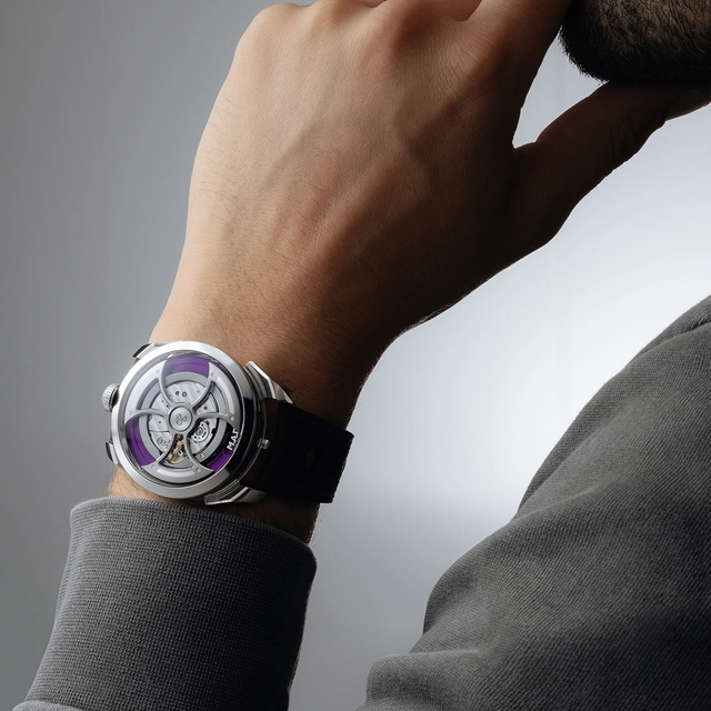 MAD1S-MBANDF-purple-wristshot.jpg MB&F M.A.D. Editions - die M.A.D.1S in Lila