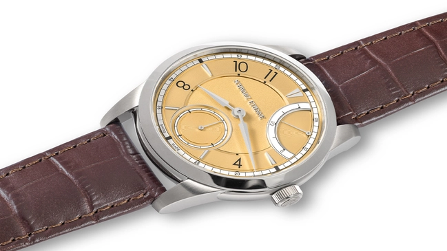 Schwarz Etienne – 1902 Réserve de Marche, Titanuhr mit goldenem Zifferblatt 