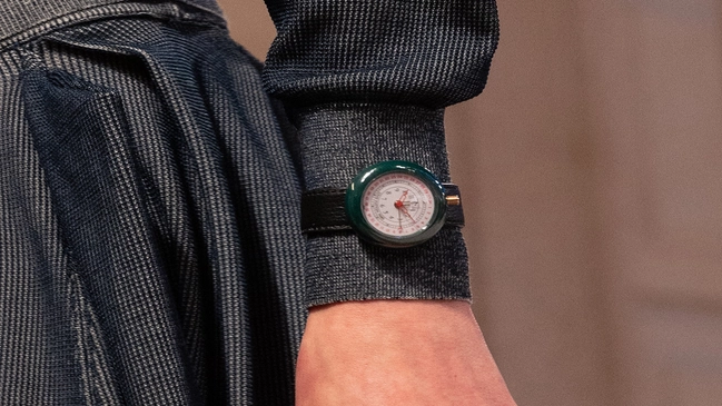 Louis Vuitton Uhr LVII, gesehen bei der Women's Fall-Winter 2025 Show