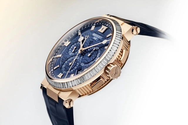 Breguet Marine Chronograph 5529 in Roségold mit Diamanten und blauem Zifferblatt Seite