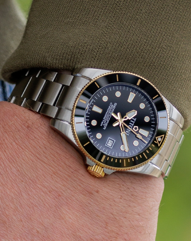 WatchTime-Titoni-HotSpot-Seascoper300-Wristshot.jpg Titoni – Seascoper 300