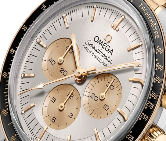 Omega Speedmaster Moonwatch Edelstahl und Moonshine Gold Close-up