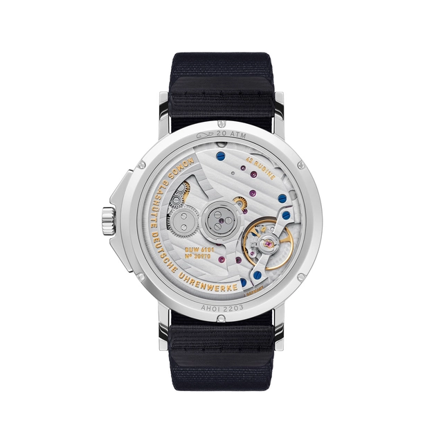 Nomos Glashütte: Ahoi neomatik 38 Datum mit Glasboden Nomos Glashütte: Ahoi neomatik 38 Datum mit Glasboden
