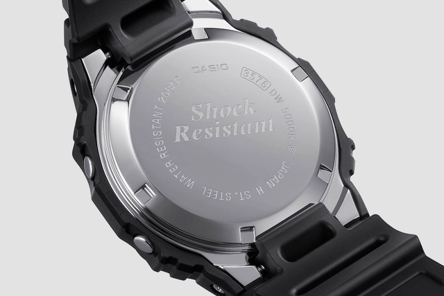 Rückseite der G-Shock DW-5000R
