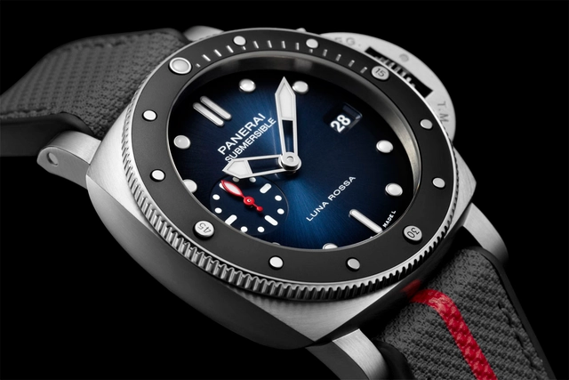 Panerai Submersible Luna Rossa PAM01565