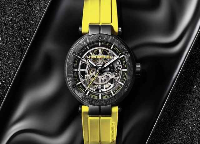 Herbelin: Newport Carbon Titanium Automatic Skeleton gelb