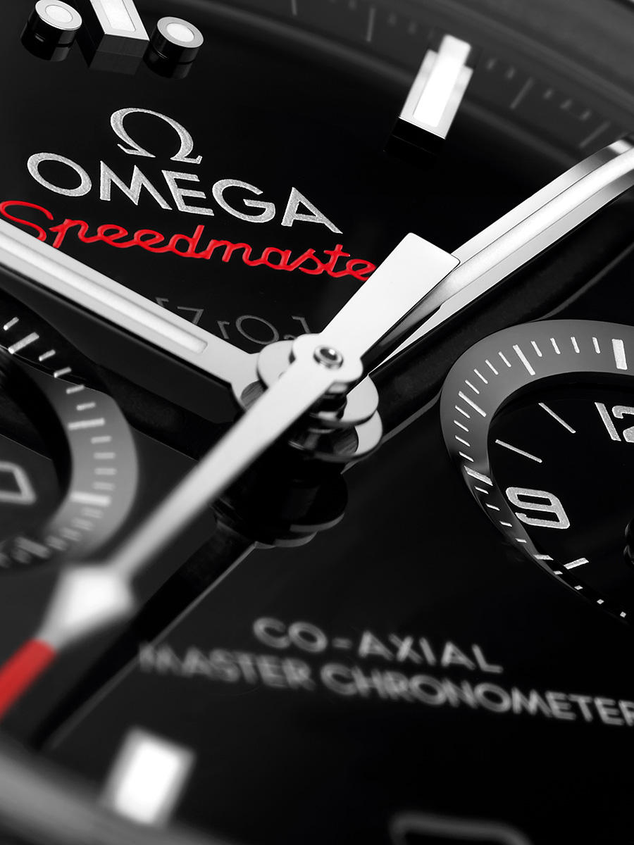 ナオミ Omega Introduces a New Generation of the Speedmaster Dark