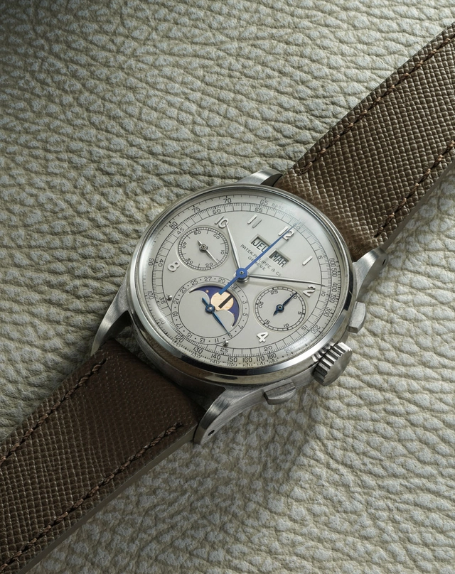 Patek Philippe Ref. 1518 in Stahl schräg liegend