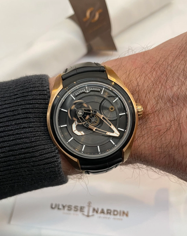 WatchTime Uhrenreise Schweiz 2025: Ulysse Nardin Freak Wristshot WatchTime Uhrenreise Schweiz 2025: Ulysse Nardin Freak Wristshot