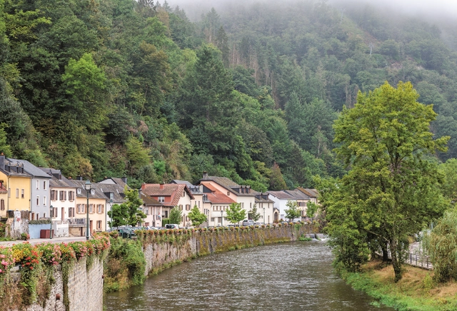 7.png Ausblick in das Our-Tal und die Ortschaft