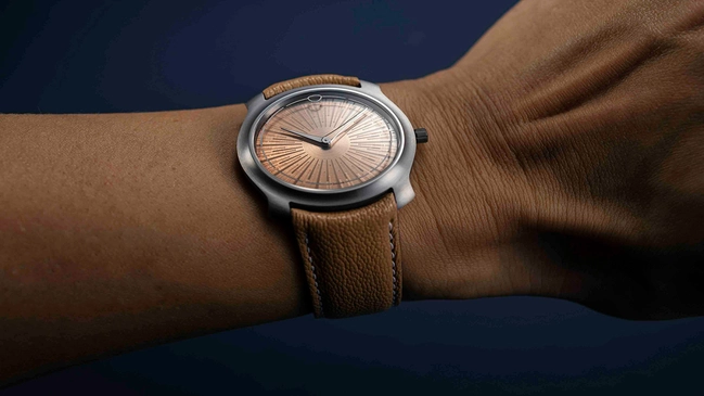 Ming Projekt 21 in Copper am Handgelenk