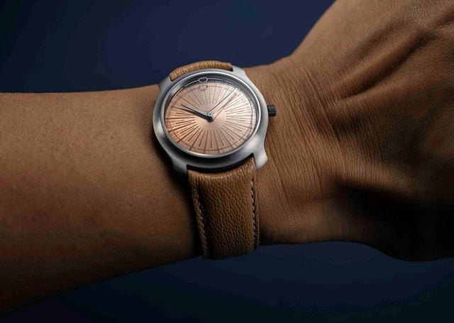 Ming Projekt 21 in Copper am Handgelenk