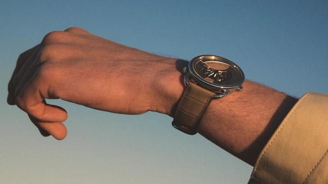 Acreau Le temps suspendu von Hermès am Handgelenk