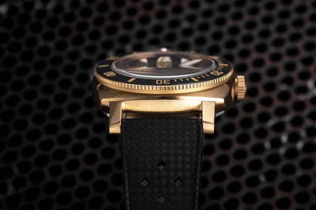 Nivada-Grenchen-Depthmaster-Bronze-Seite.jpg Nivada Grenchen Depthmaster Bronze Unterseite