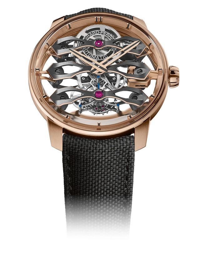 girard-perregaux-tourbillon-with-three-flying-bridges-Kobra.jpg Girard-Perregaux: Tourbillon With Three Flying Bridges in Gold