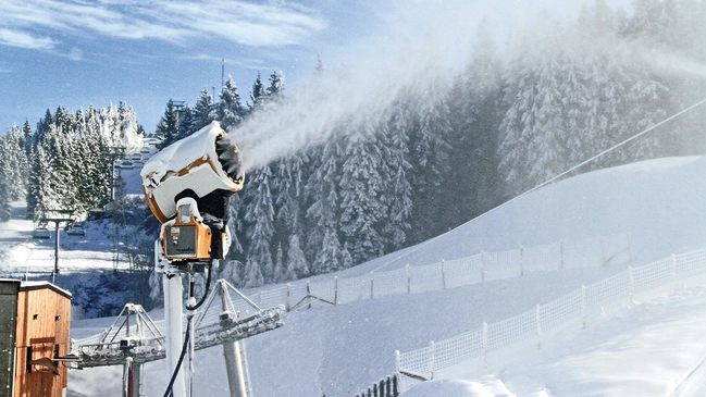 Aufnahme einer Beschneiungsanlage im Sauerland.