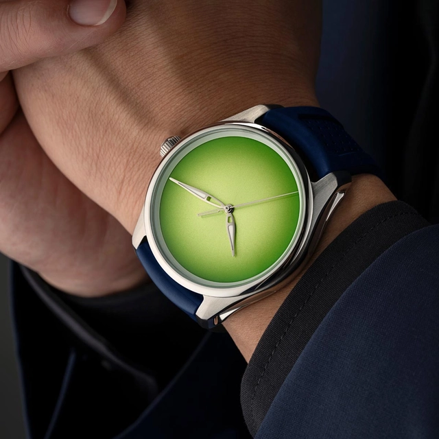 Die H. Moser & Cie. Pioneer Centre Seconds Concept Citrus Green am Arm