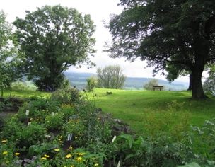 wandern_Top5-Sinnes-Wanderungen_Bild3_C-Ulrichstein_Vogelsberggarten-1
